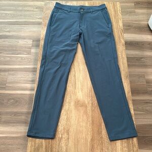 Lululemon commission slim fit Mens pant